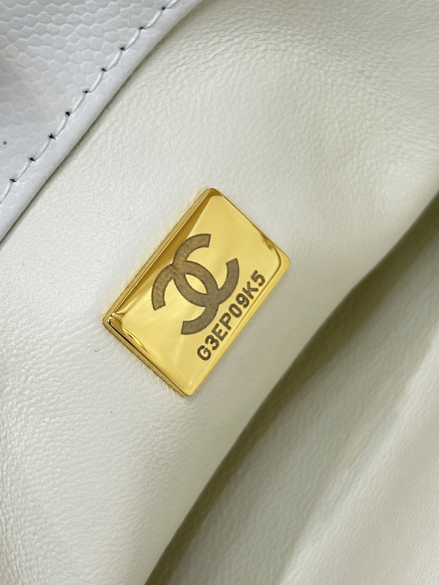 Chanel Coco Handle Leather Shoulder Bag - Image 8