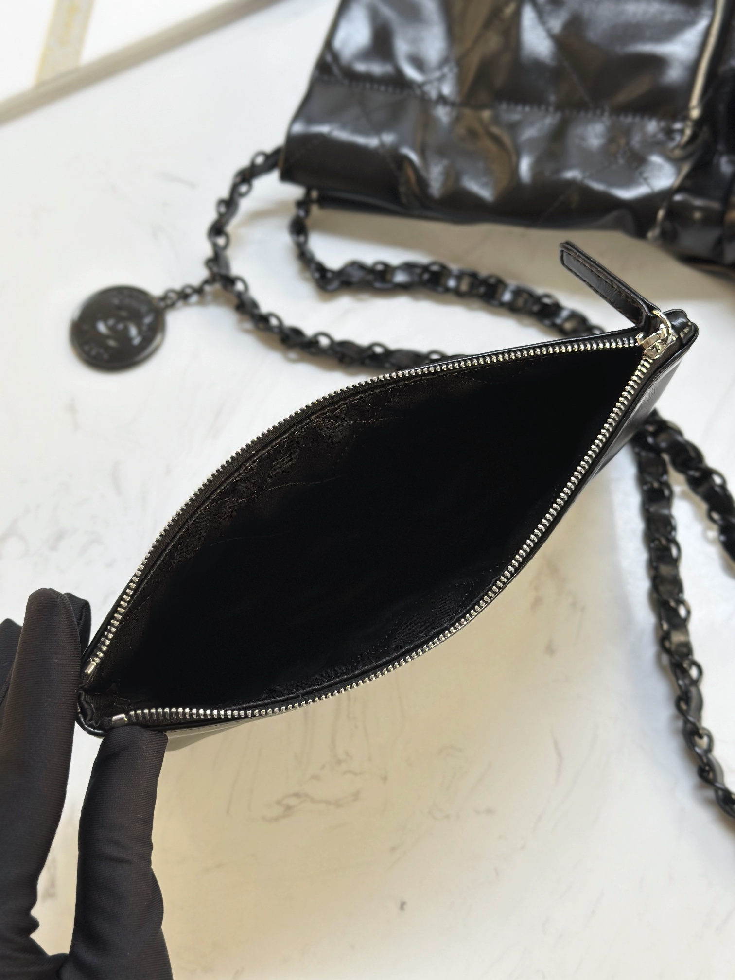 Chanel 22 Shopping Bag - Image 8