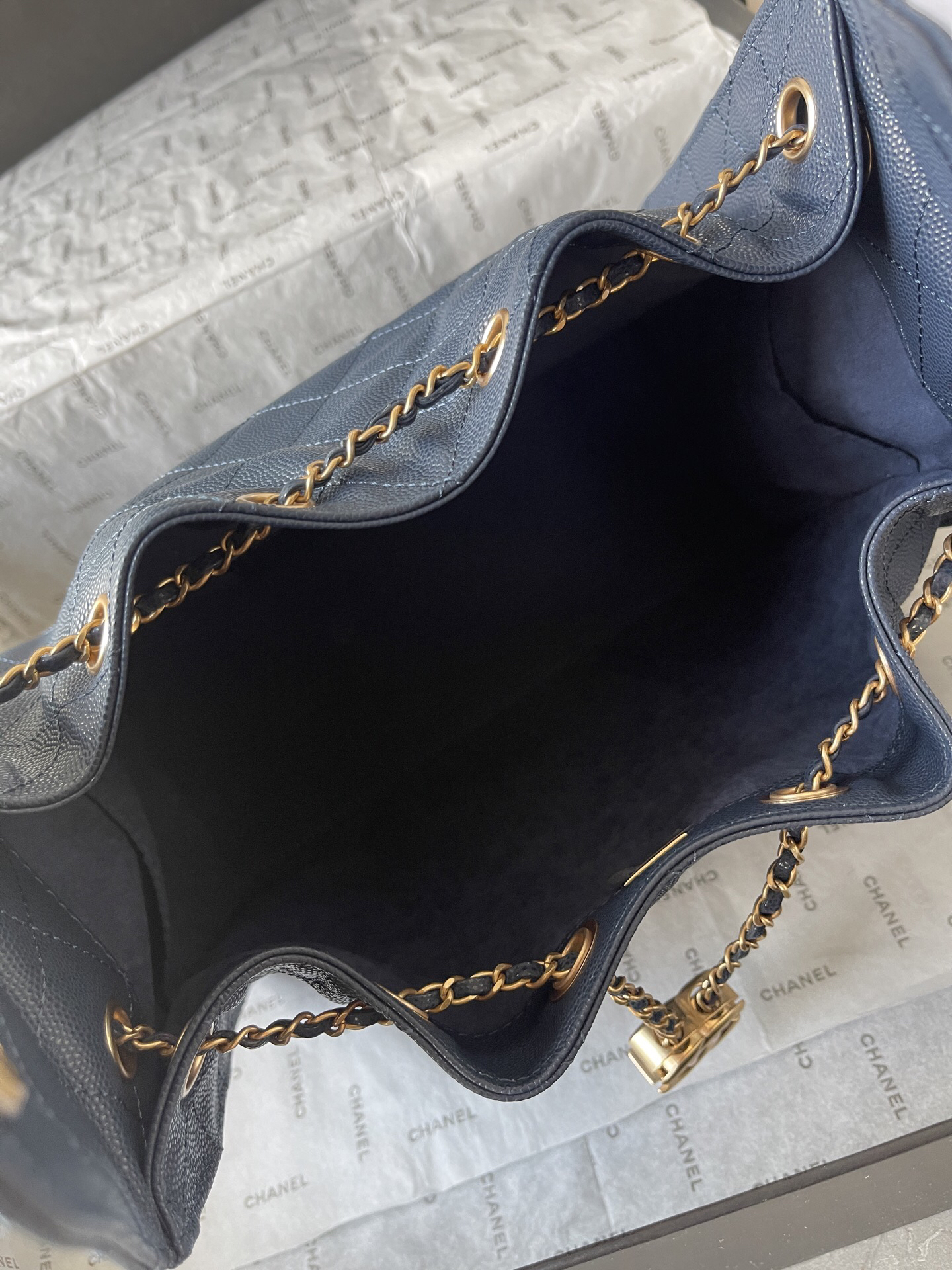 Chanel 25C Small Caviar Leather Hobo Bag - Image 8