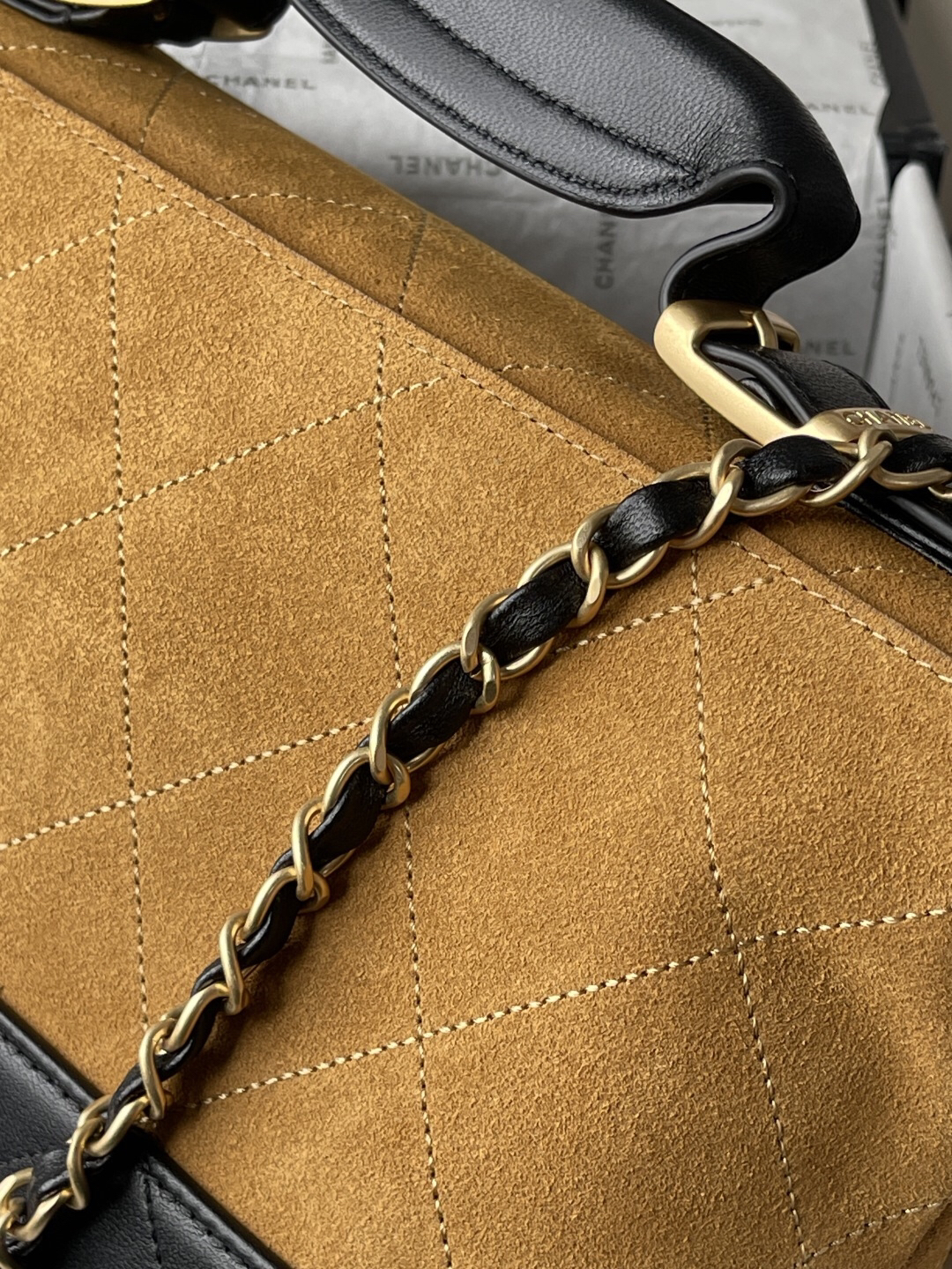 Chanel 25A AS5637 Hobo Bag in Suede - Image 8