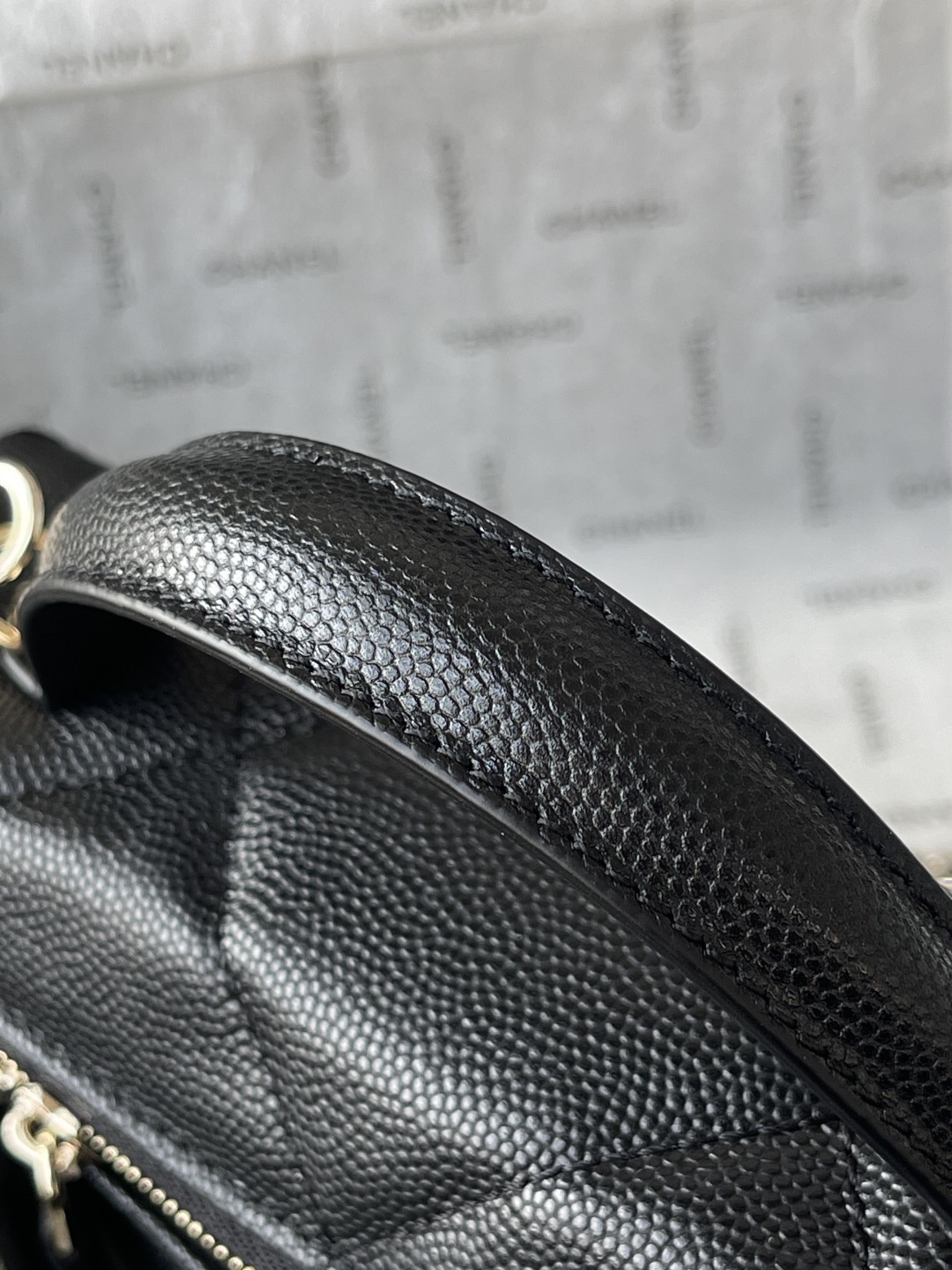 Chanel A4936 Diamond-Pattern Lunchbox Bag - Image 8