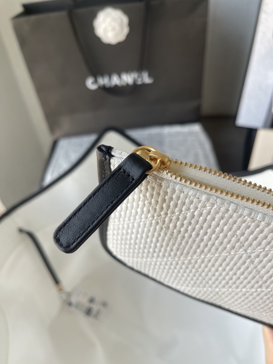 Chanel 25S Maxi Hobo Straw and Leather Tote Bag - Image 8
