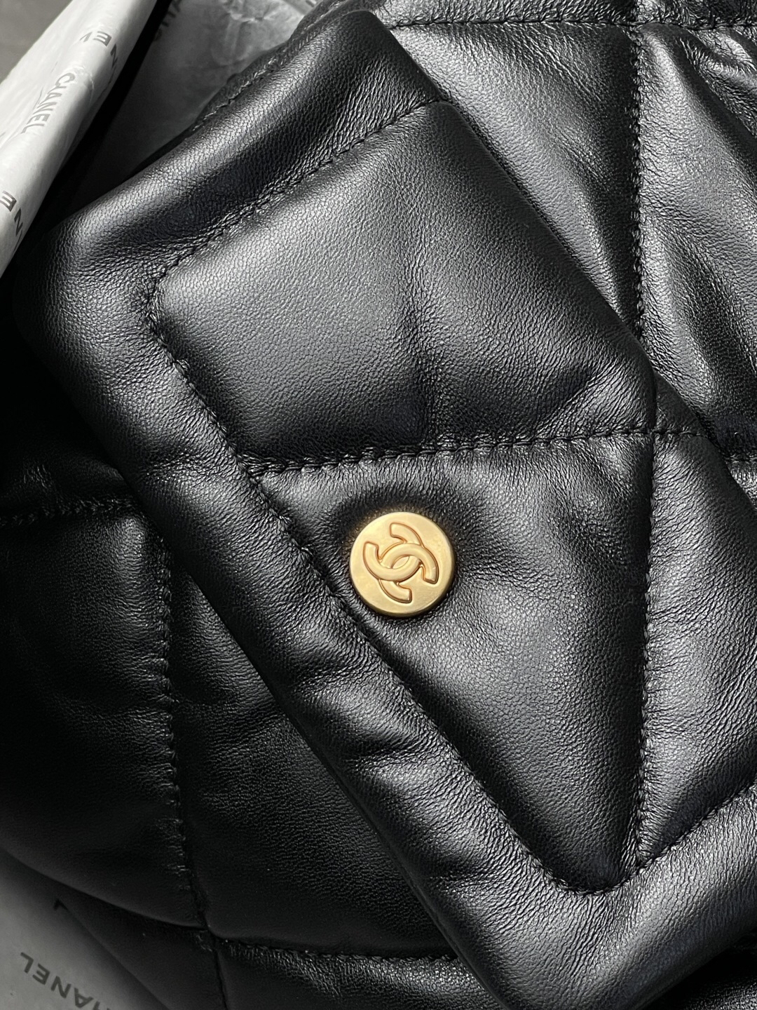 Chanel AS5740 Lambskin Underarm Shoulder Bag - Image 8