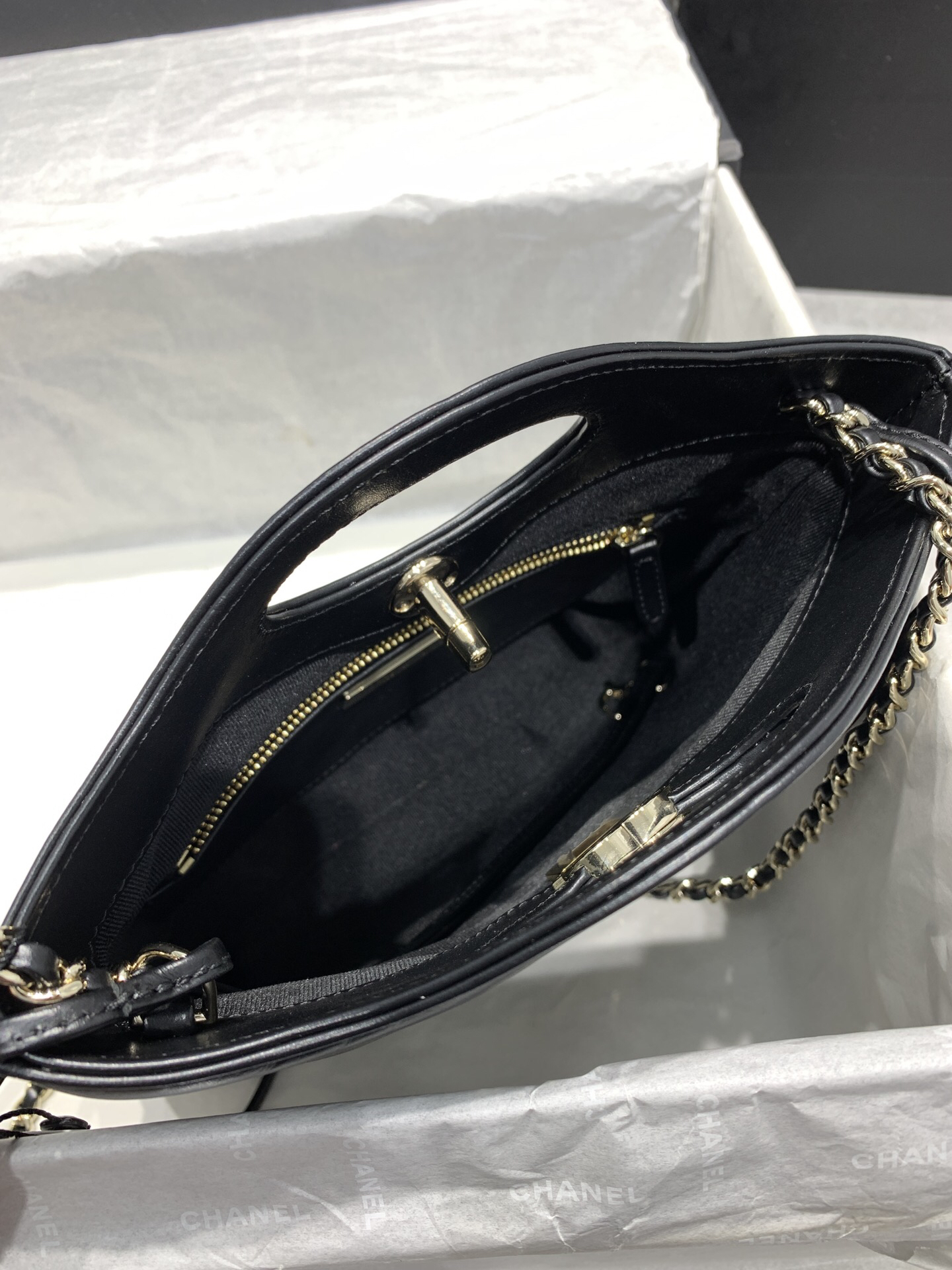 Chanel 31 Handbag - Image 8