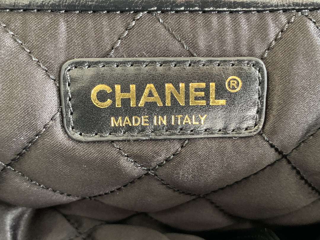 Chanel AS3261 Oil-Waxed Calfskin Shoulder Bag - Image 8
