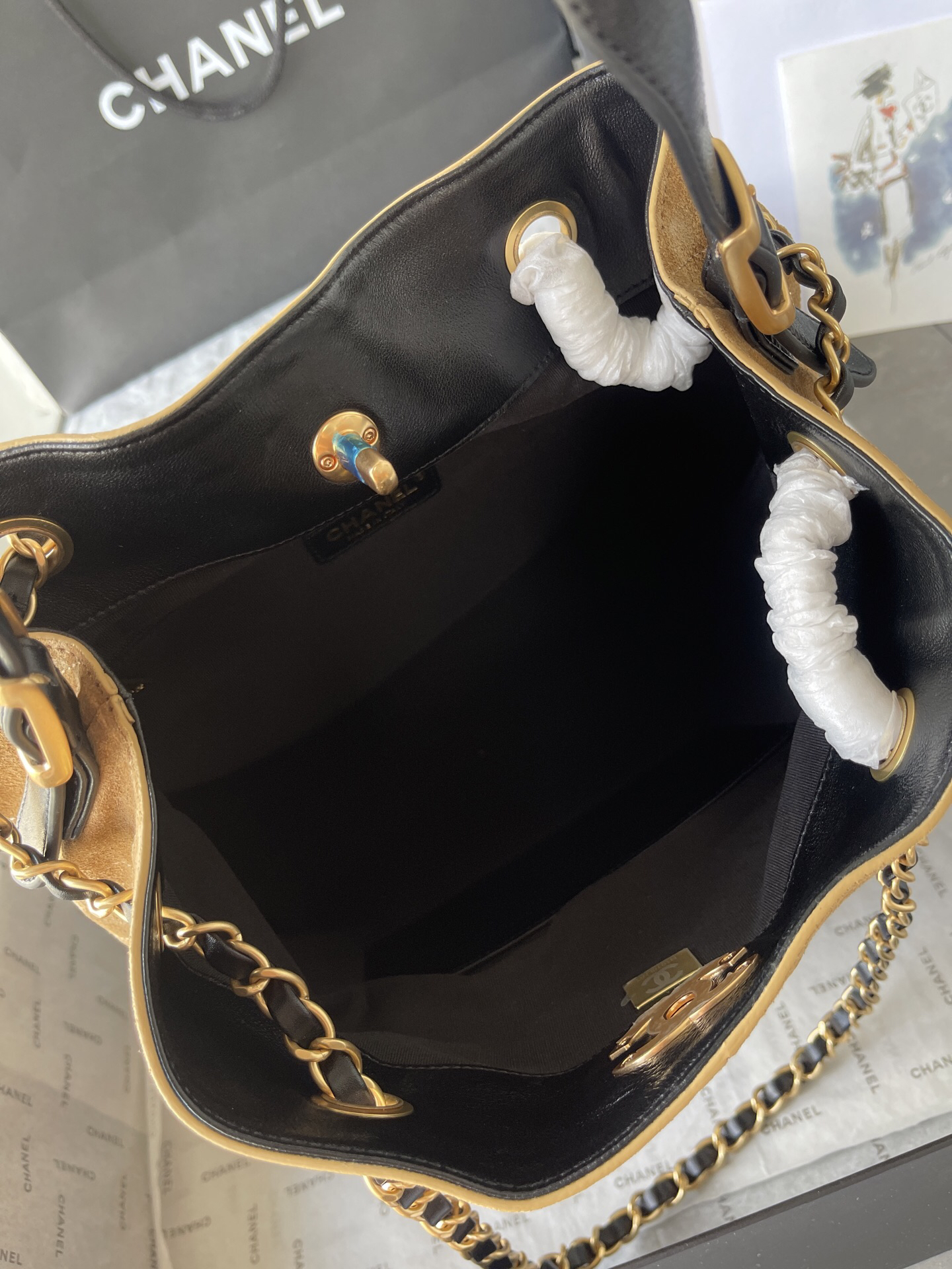 Chanel AS5636 Quilted Color-Block Handbag with Mini Bag Charm - Image 8