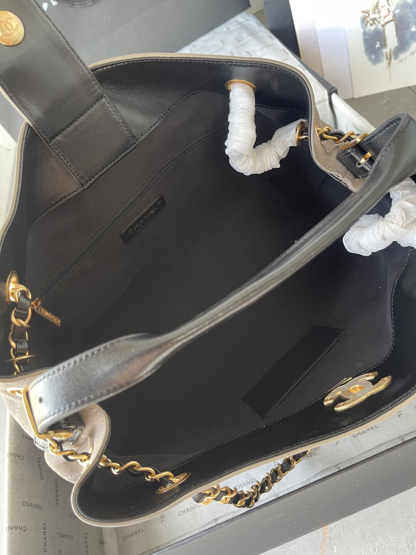Chanel-Inspired Crocodile Leather Handbag - Image 8
