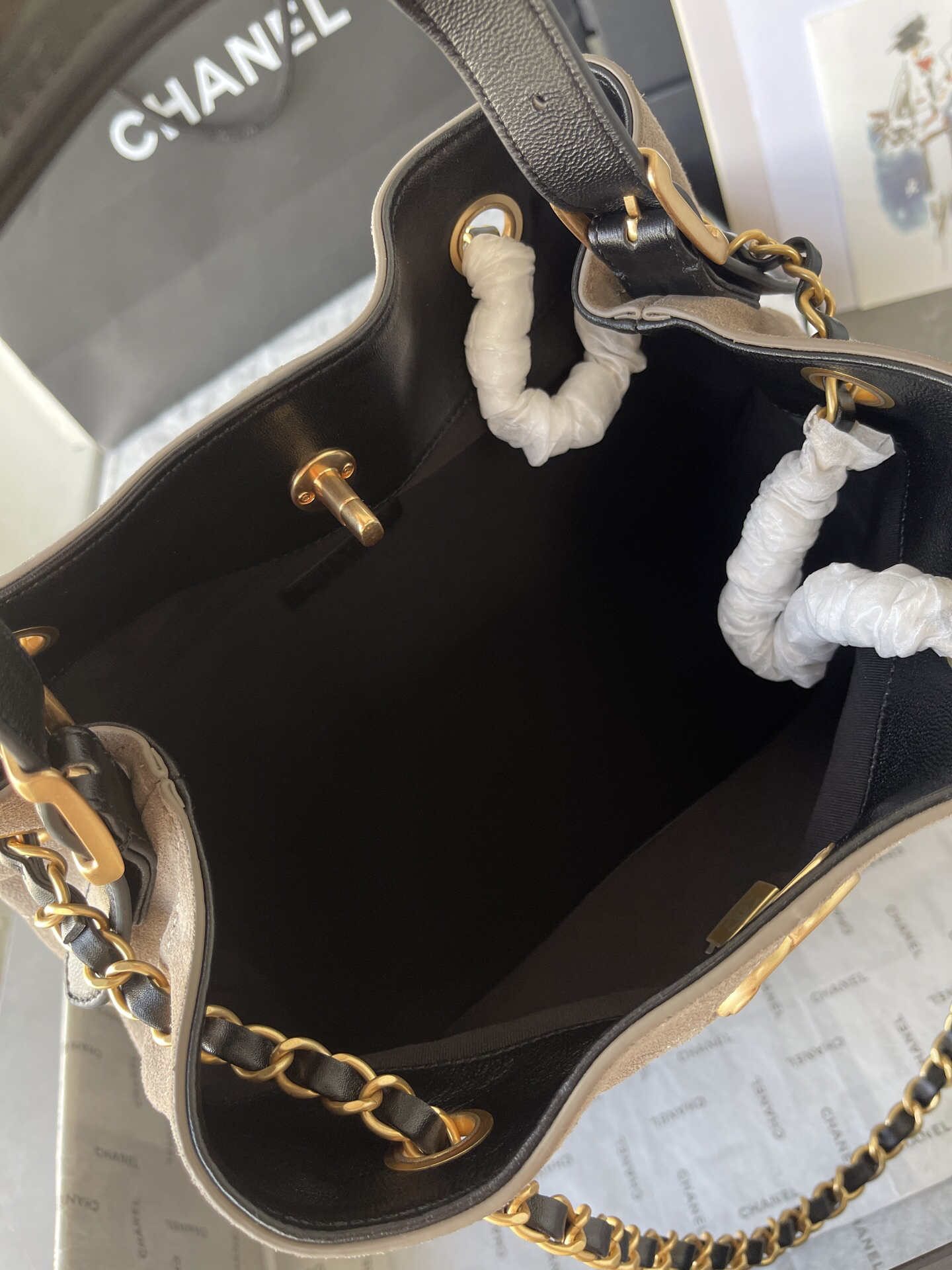 Chanel 25 Handbag - Image 8