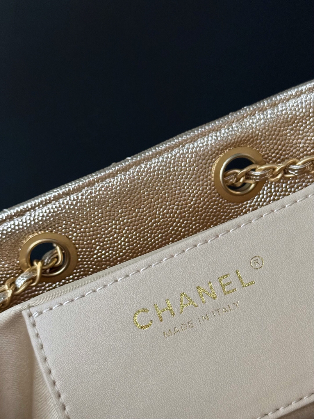CHANEL 25C Textured Leather Hobo Shoulder Bag - Image 8