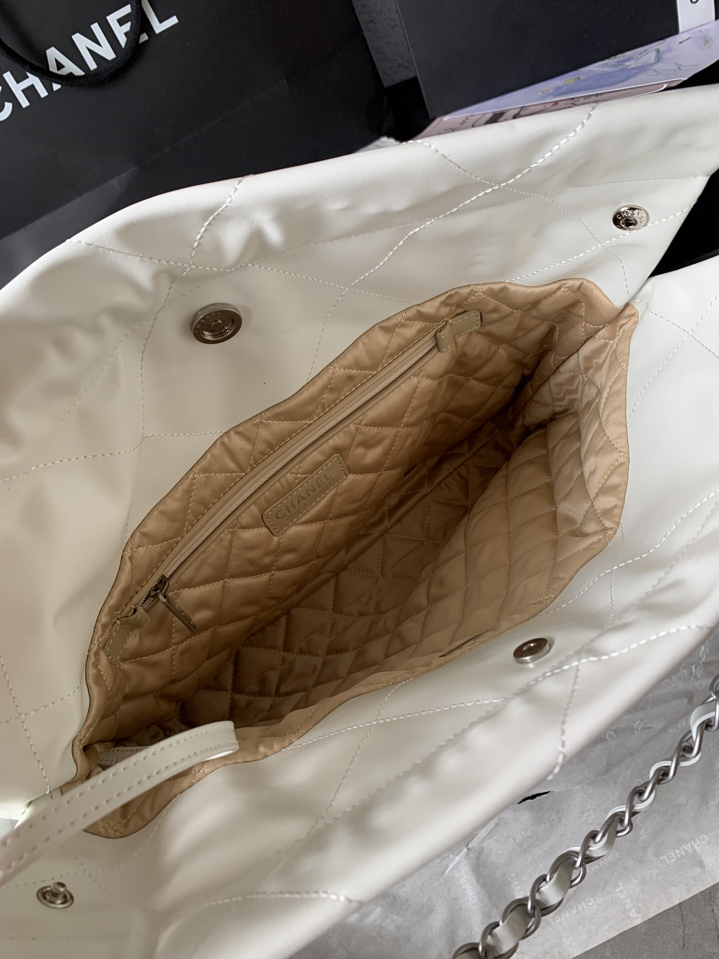 Chanel AS3260 2022 Oil-Waxed Calfskin Shoulder Bag - Image 8