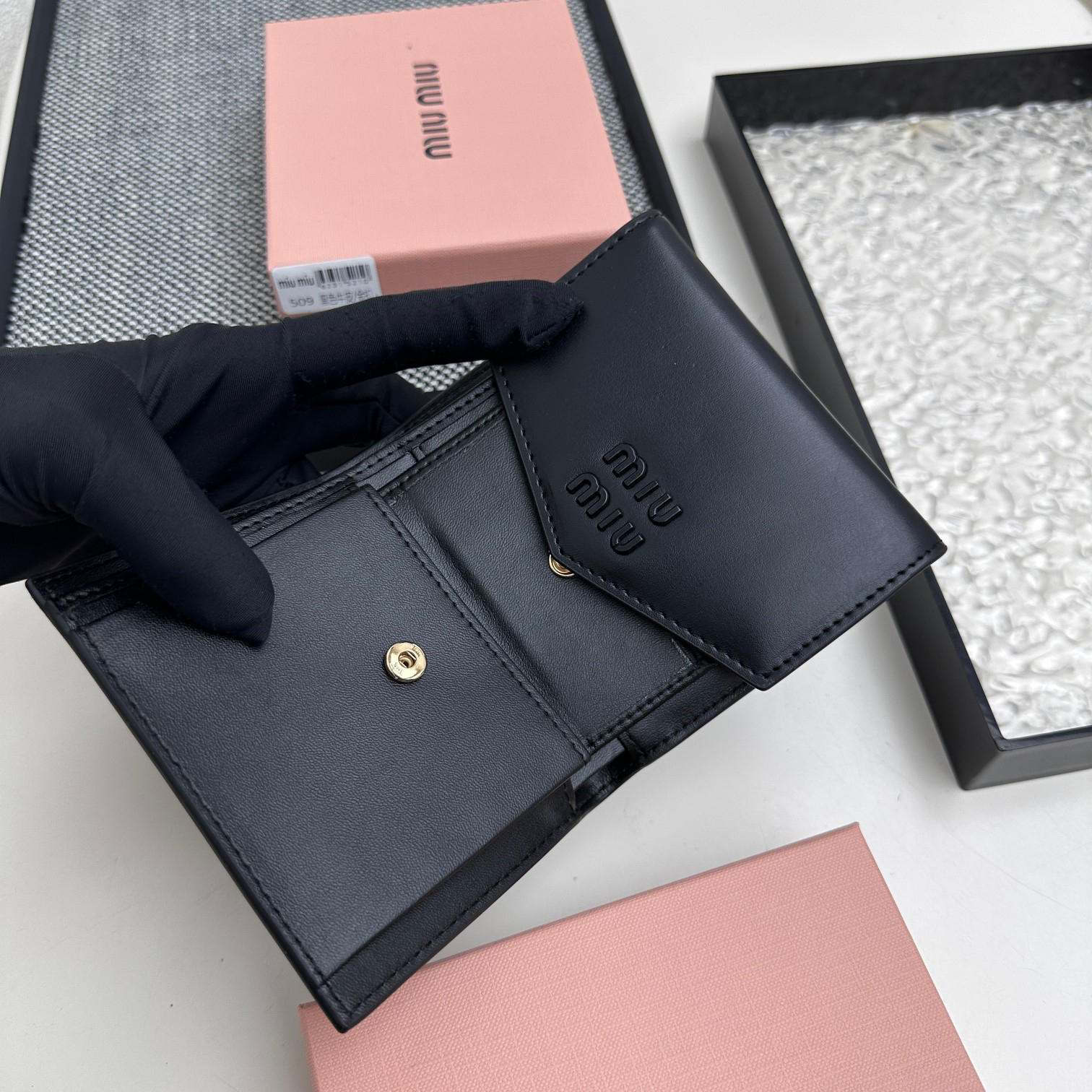 Miu Miu Trifold Leather Wallet - Image 8