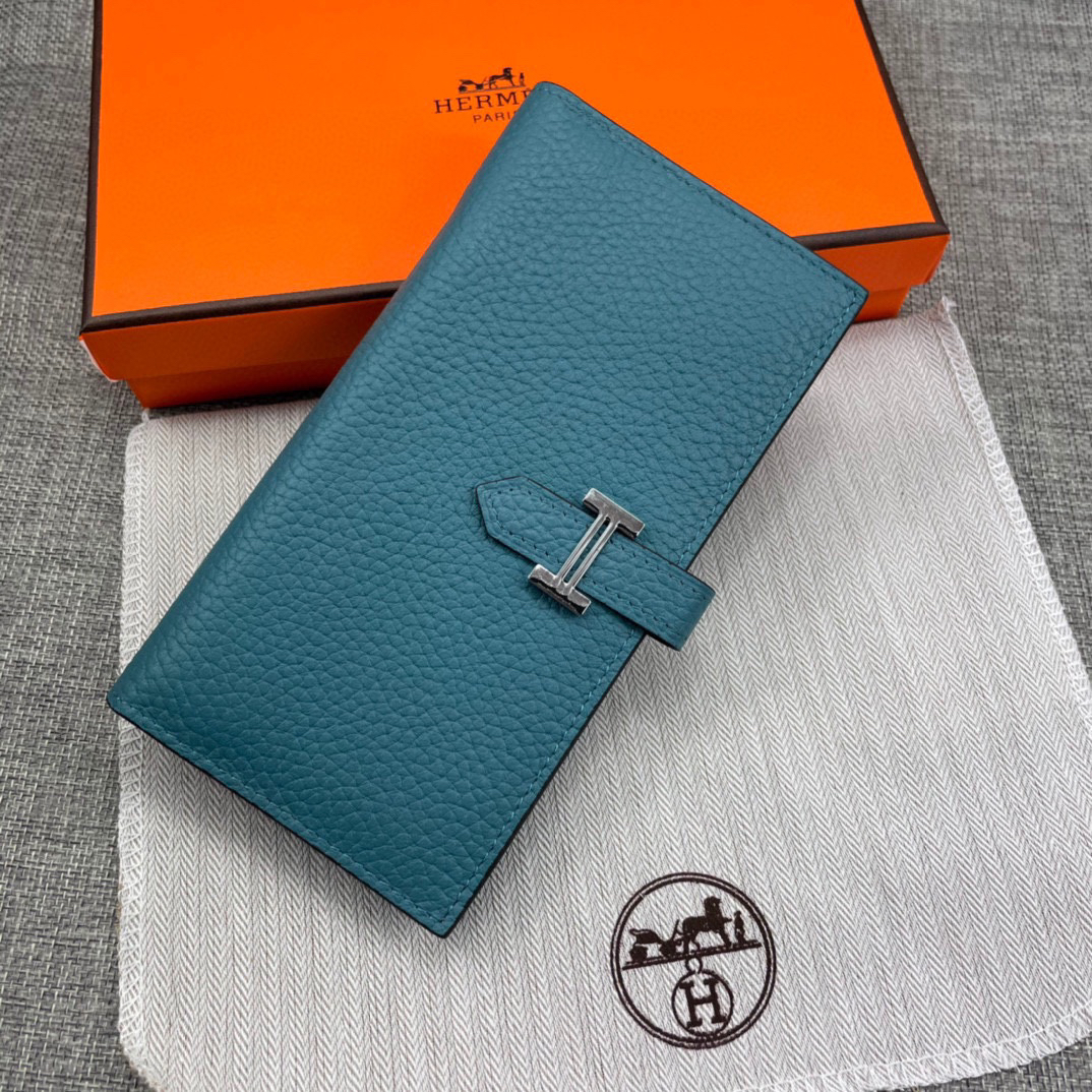 Hermes Women's Leather Zip Wallet - Image 8