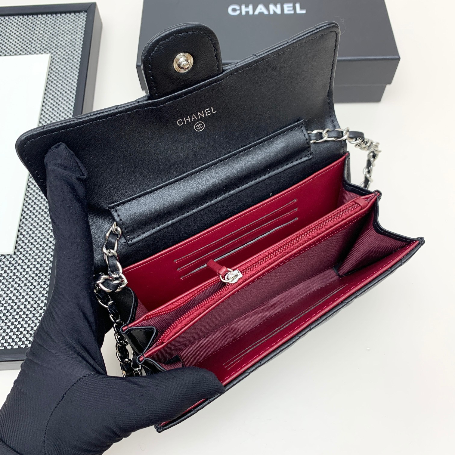 Chanel Chain-Detail Shoulder Crossbody Bag - Image 8
