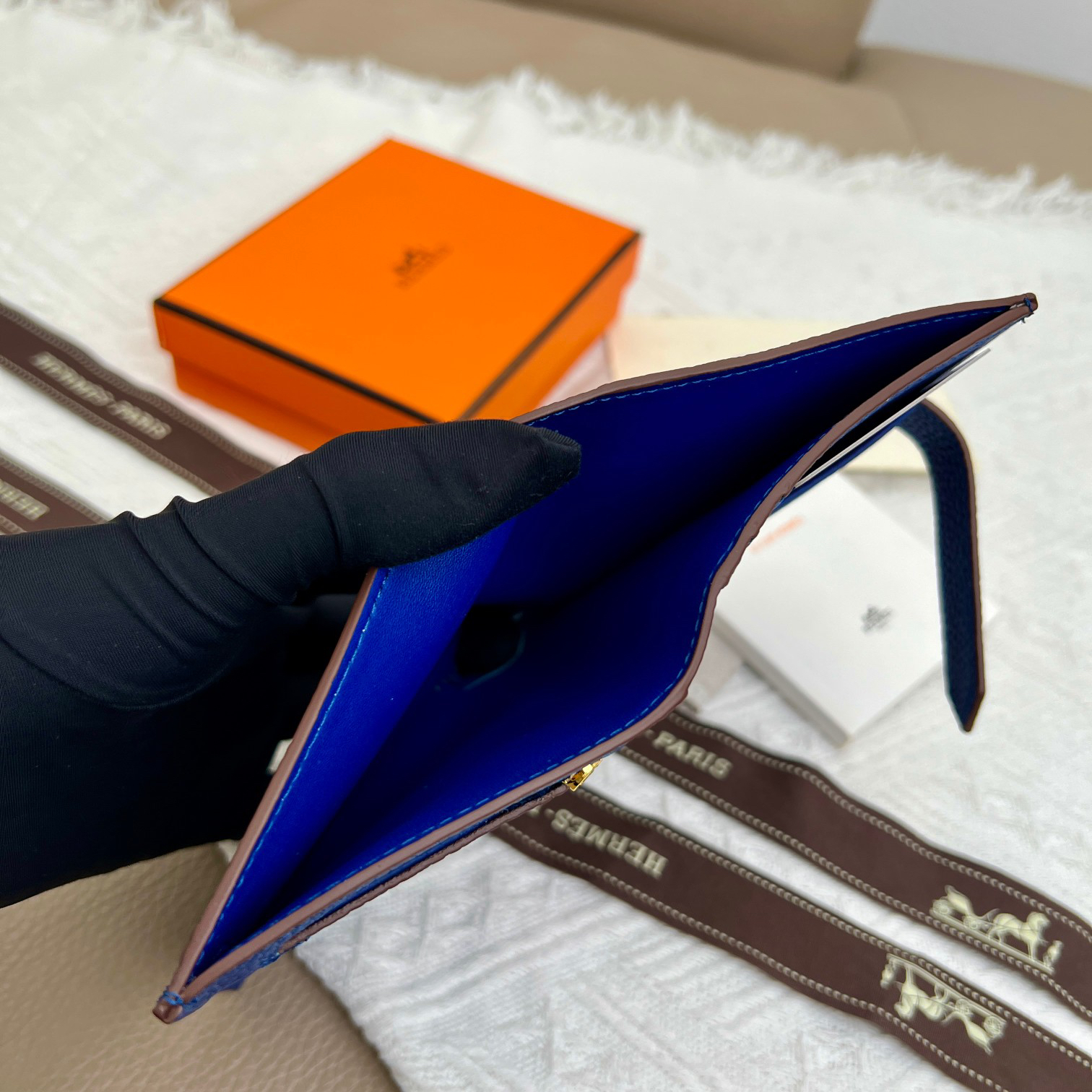 Hermes Vertical Leather Wallet - Image 8