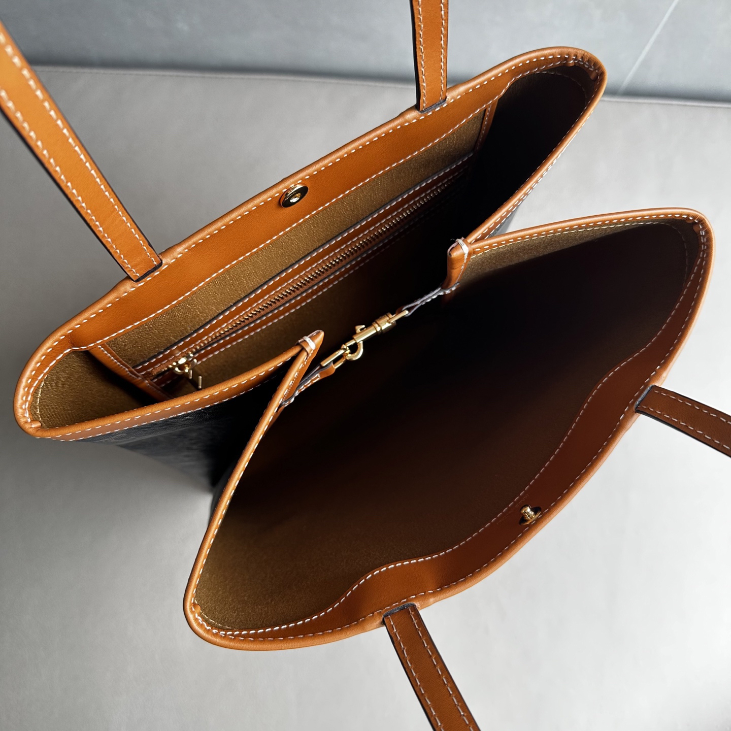 FLAT SHOER Logo-Print Leather Tote Bag - Image 8