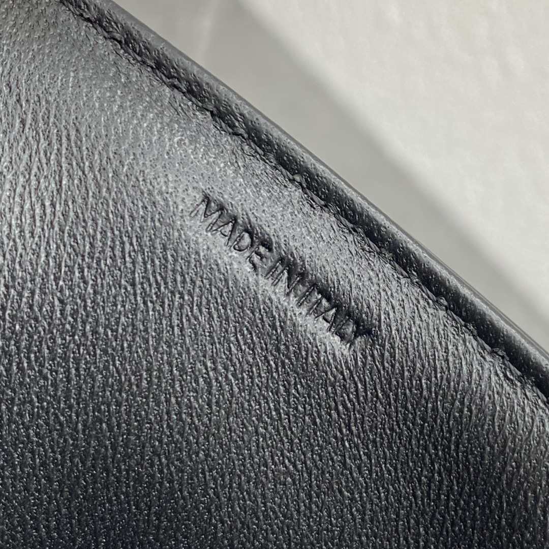 Triome Classic Leather Crossbody Bag - Image 8