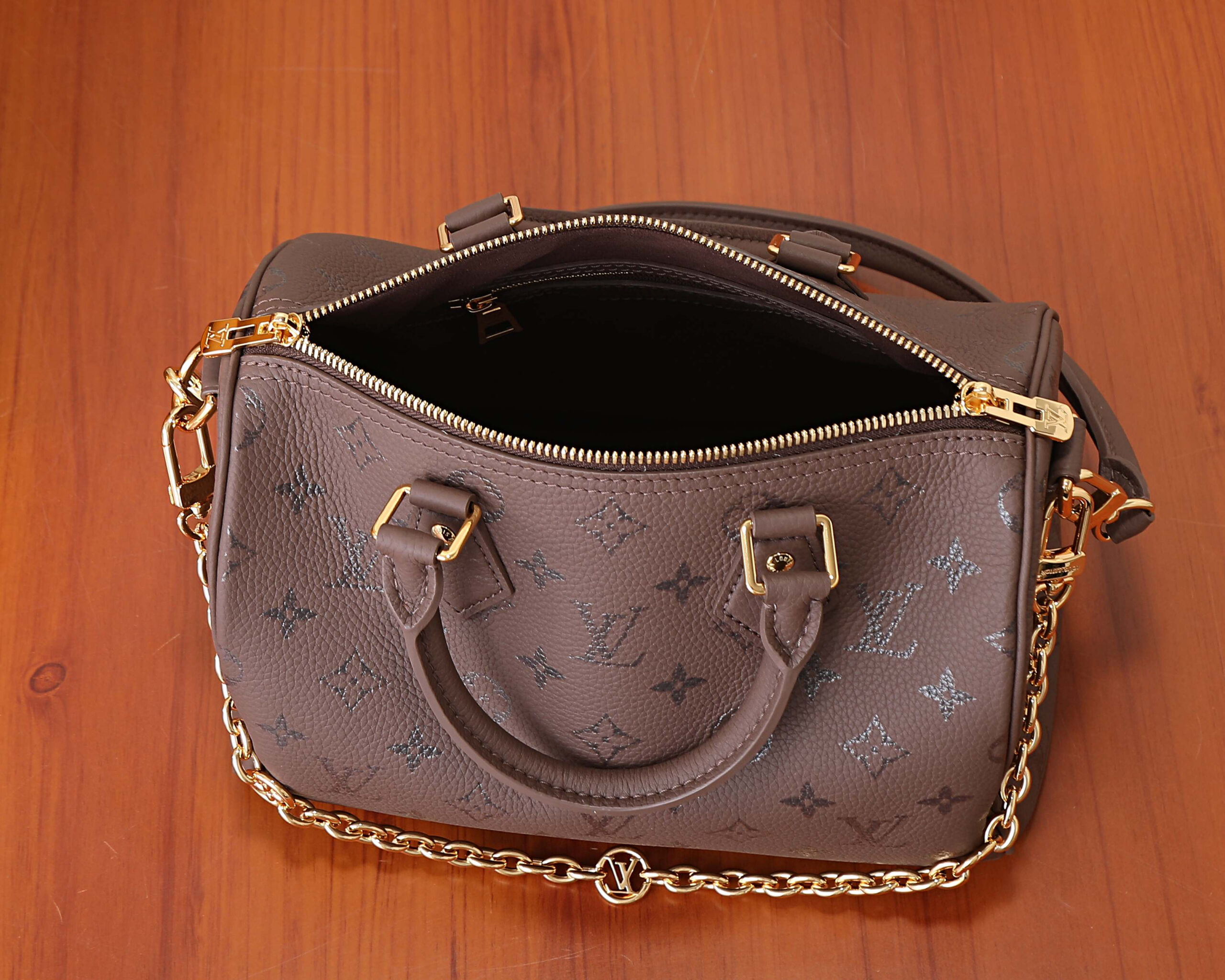 Louis Vuitton Speedy Bandoulière 25 Handbag - Image 8