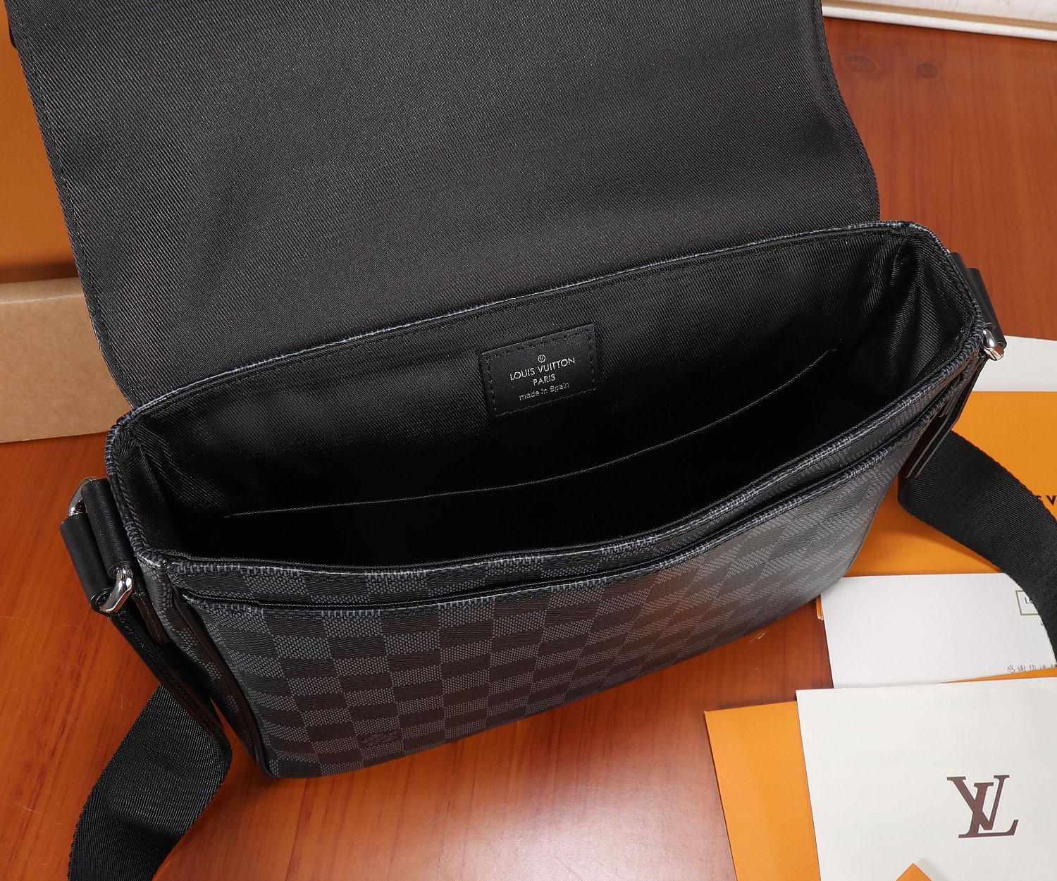 Louis Vuitton District Small Messenger Bag in Damier Graphite - Image 9