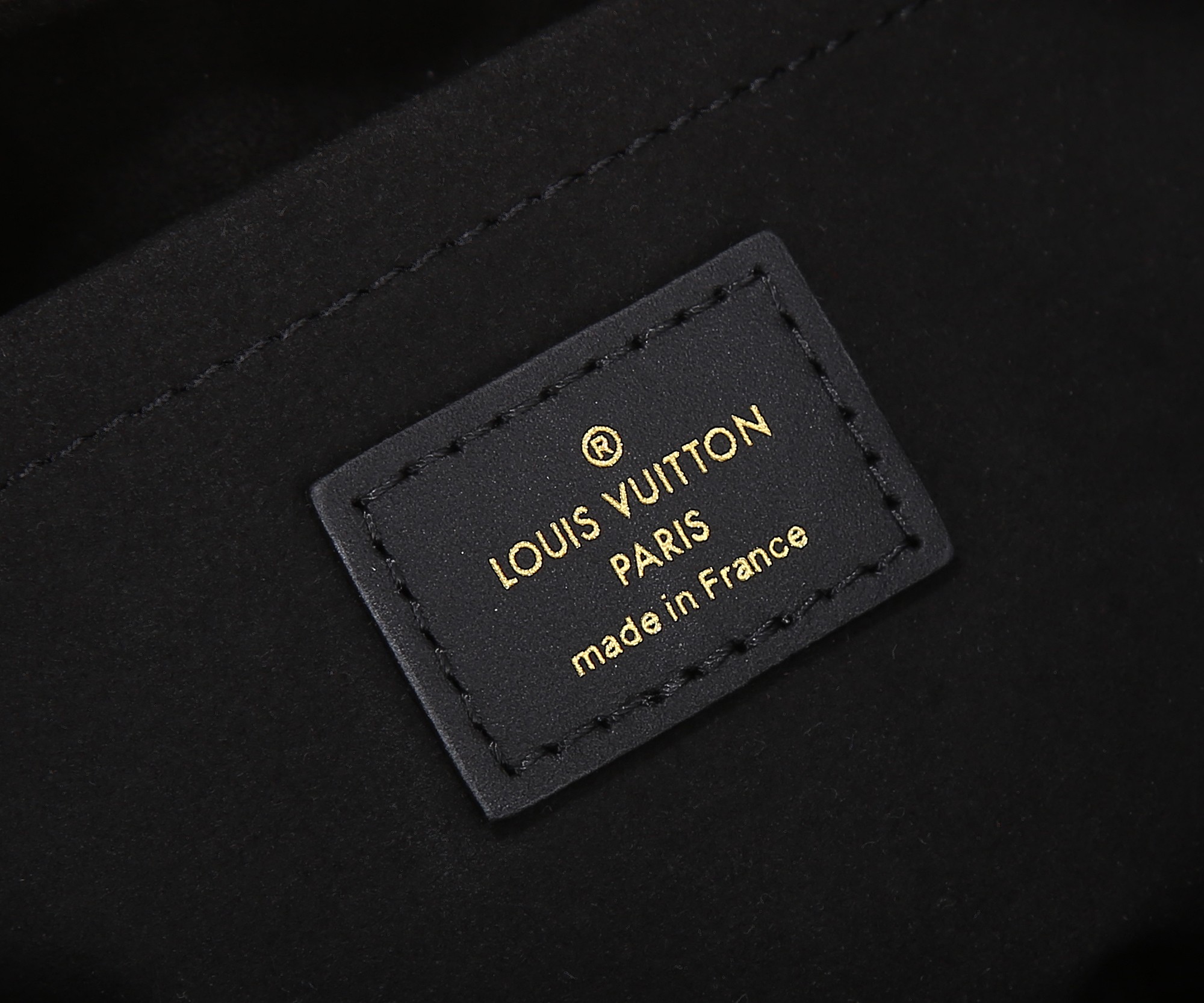 Louis Vuitton OnTheGo East West Handbag in Monogram Empreinte Leather - Image 9