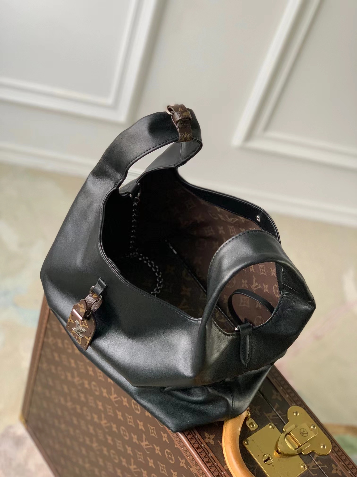 Louis Vuitton Atlantis Medium Handbag M11266 - Image 9