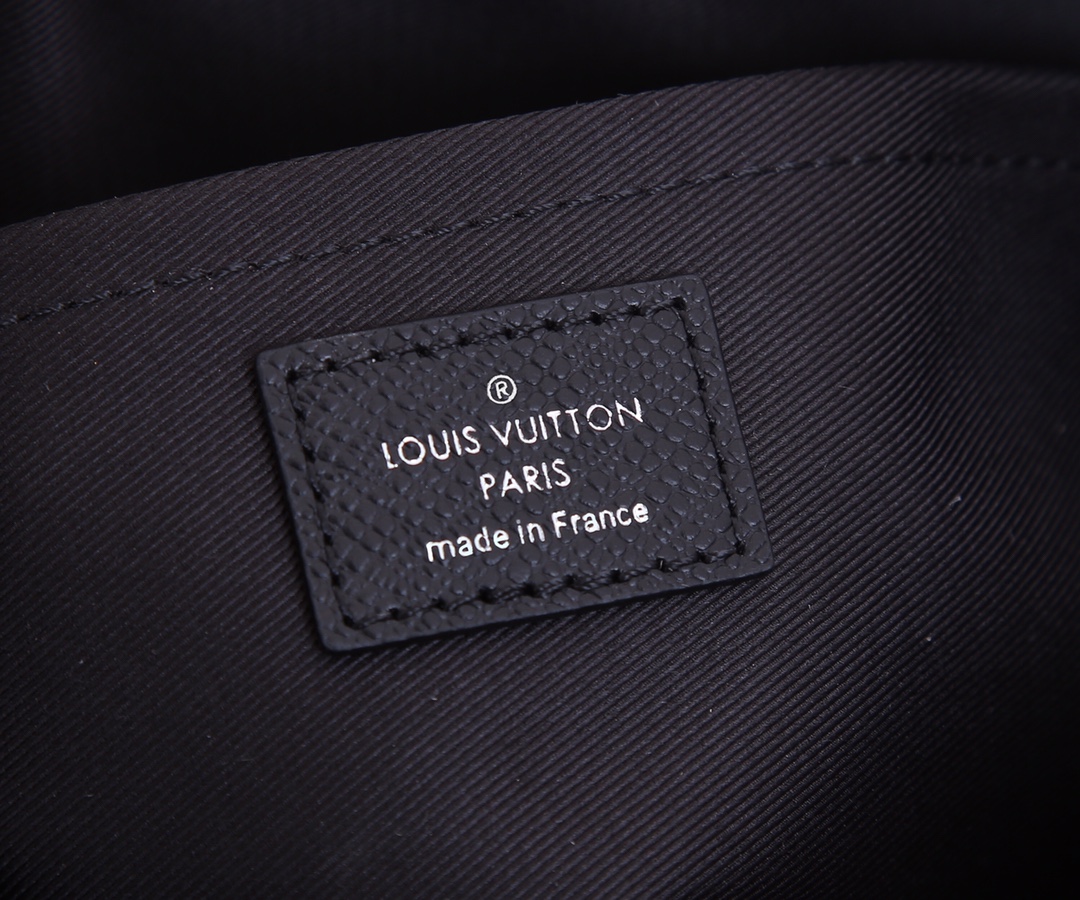 Louis Vuitton Outdoor Messenger Bag M30233 in Taiga Leather and Monogram Eclipse Canvas - Image 9