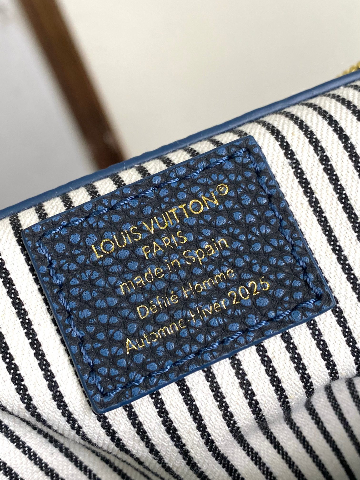Louis Vuitton Keepall Bandoulière 50 Travel Bag in Damier Denim - Image 9