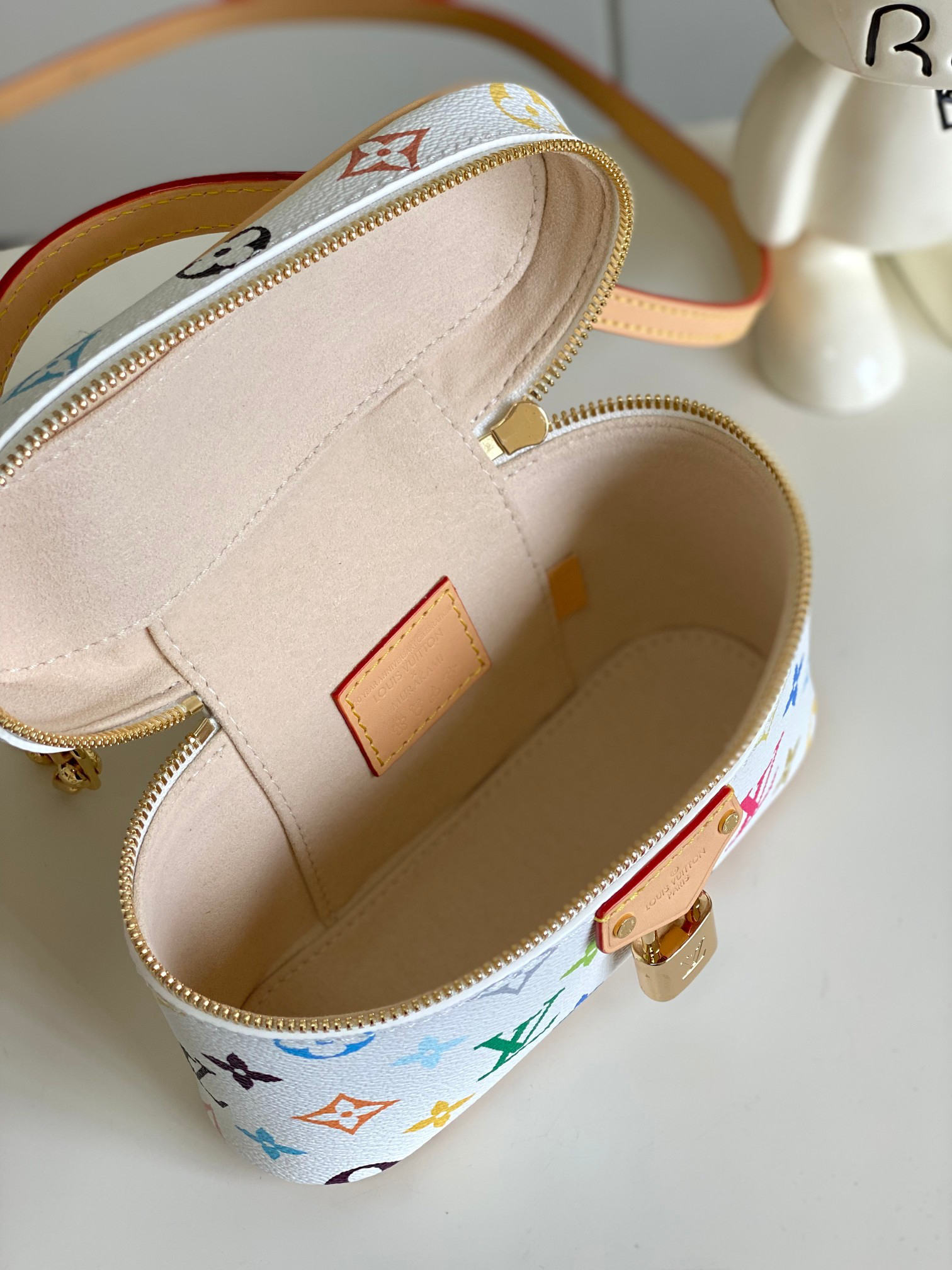 Louis Vuitton Vanity Pouch in Monogram Canvas - Image 9