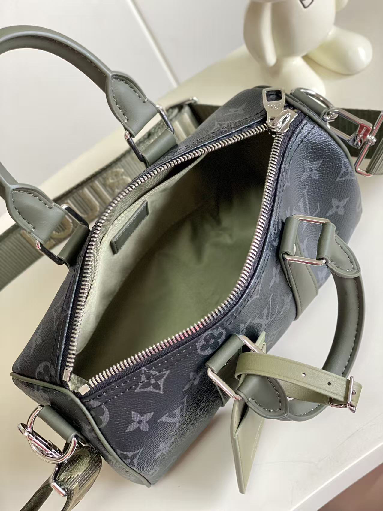 Louis Vuitton Keepall Bandouliere 25 M28638 - Image 9
