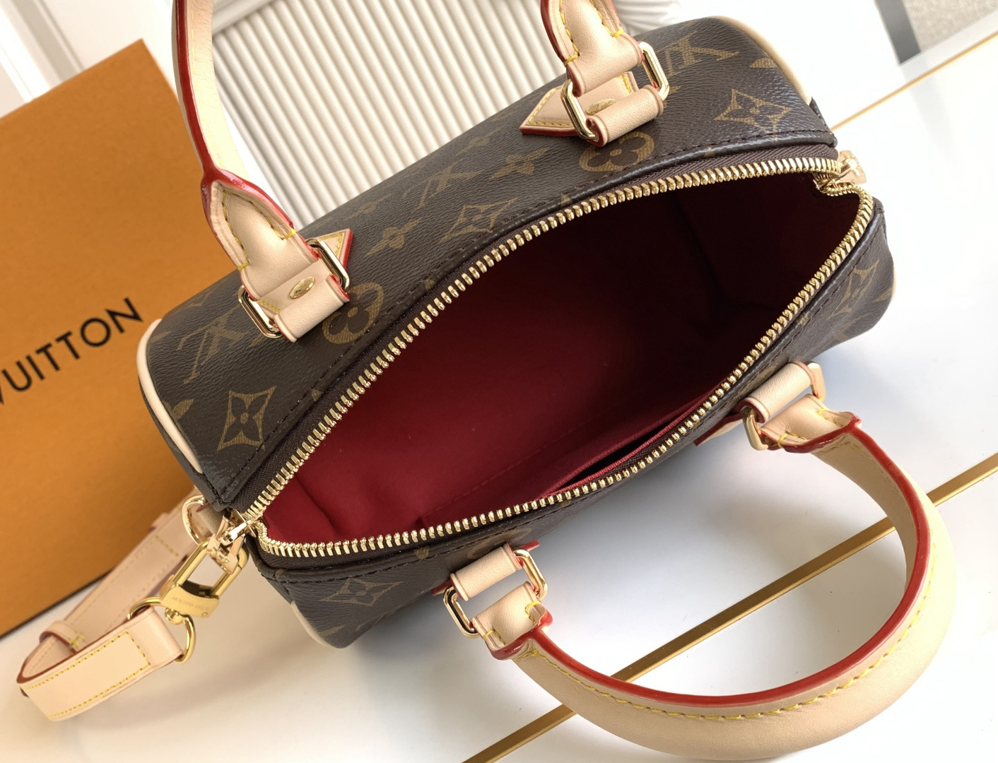 Louis Vuitton Speedy Bandouliere 30 Leather Shoulder Bag - Image 9