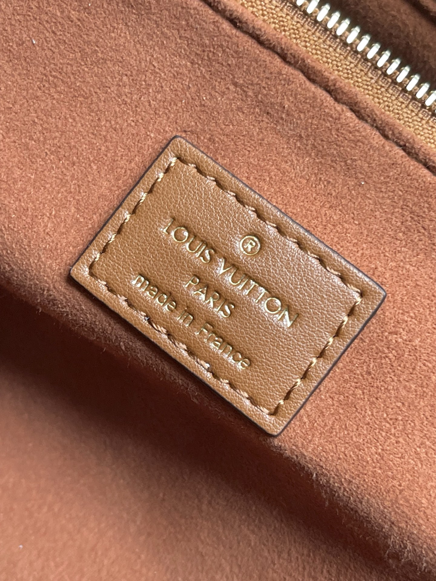 Louis Vuitton OnTheGo Organizer Tote Bag in Monogram Canvas - Image 9