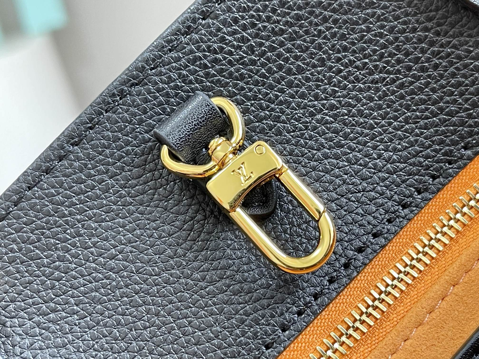 Louis Vuitton Onthego MM Tote Bag - Image 9