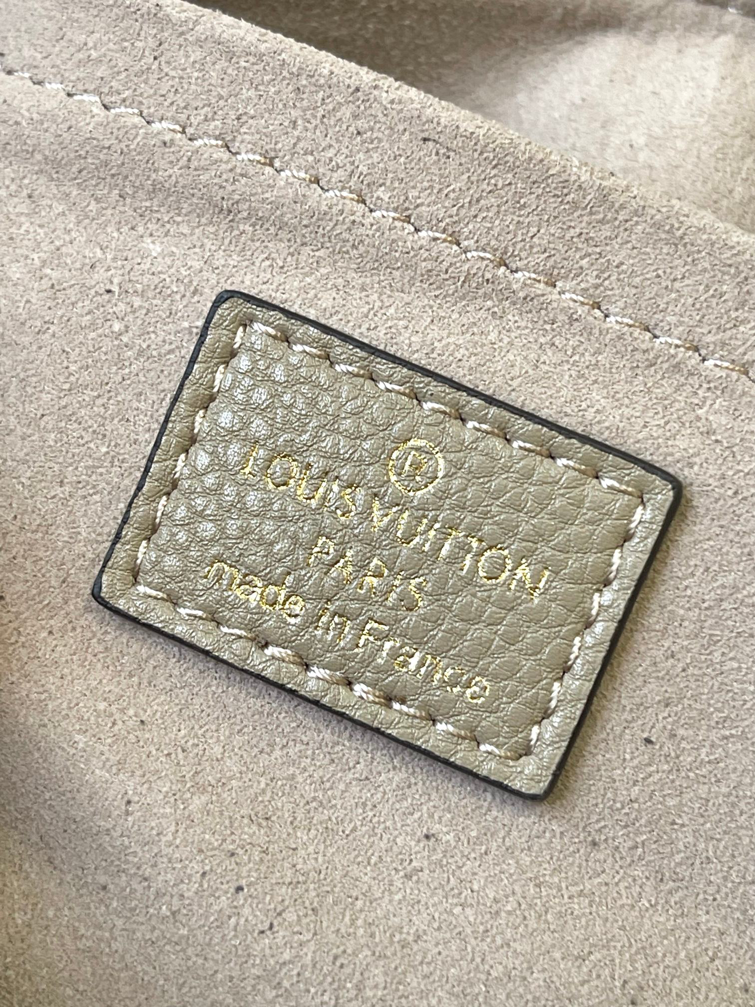 Louis Vuitton OnTheGo Small Handbag in Giant Monogram Leather - Image 9