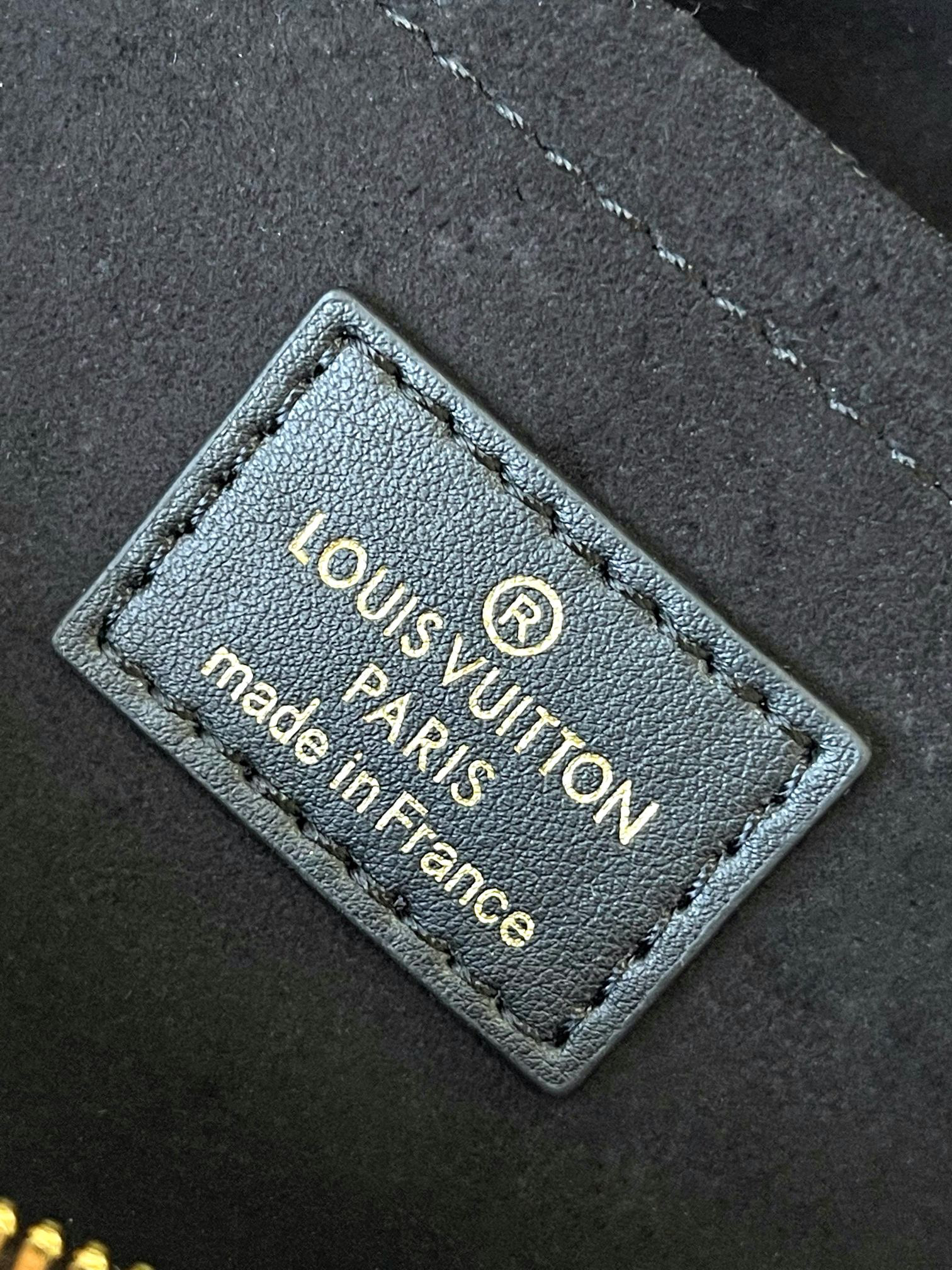Louis Vuitton OnTheGo East West Handbag M23640 - Black - Image 9