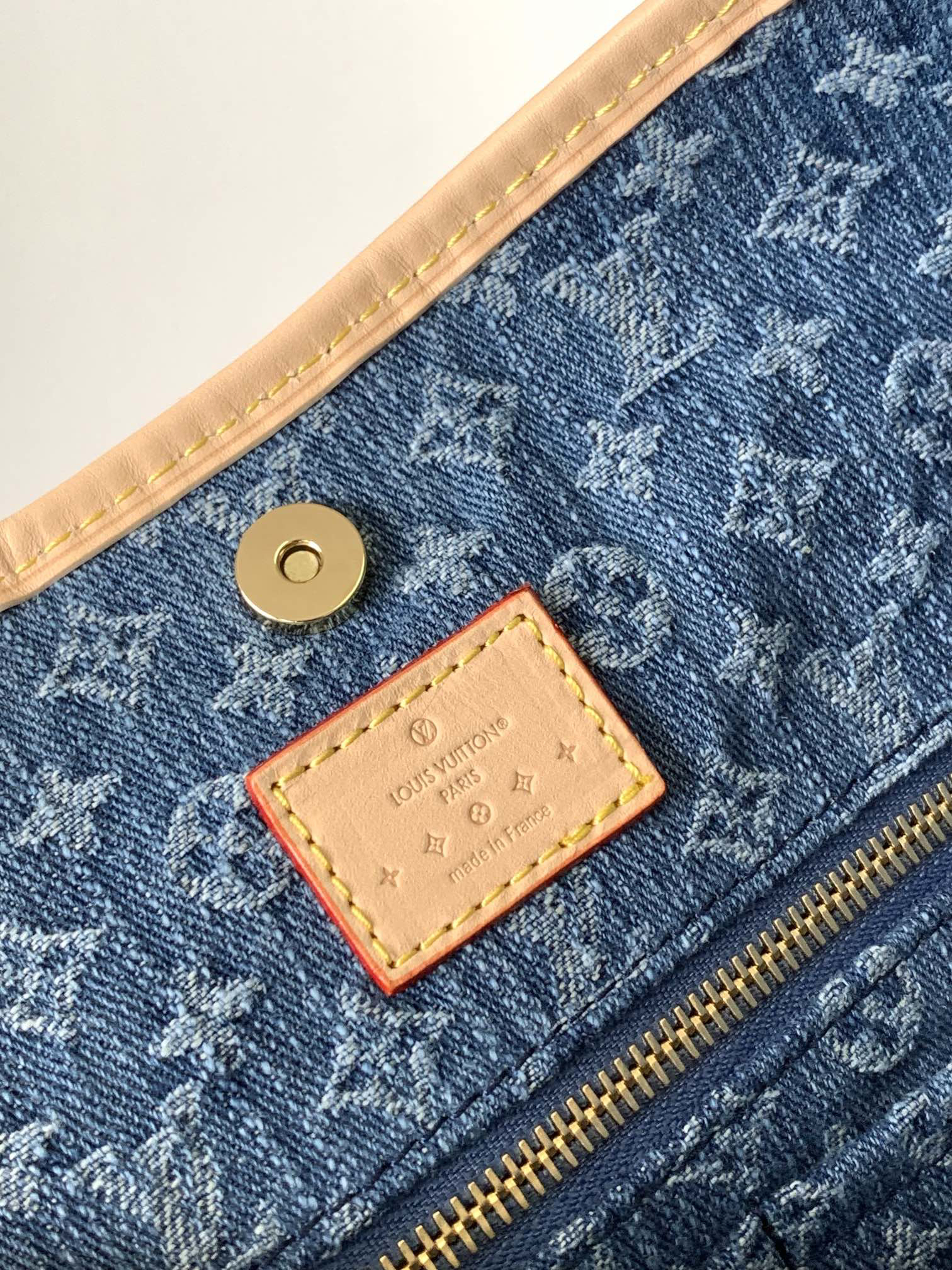 Louis Vuitton CarryAll MM Handbag in Blue Denim - Image 9