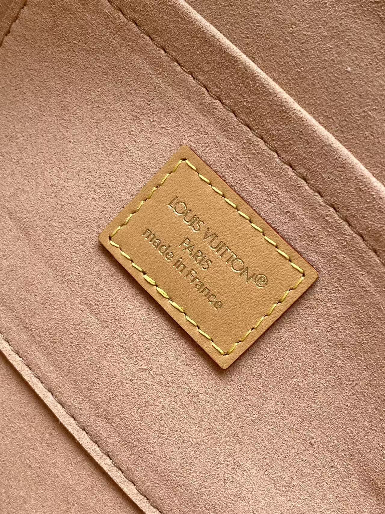 Louis Vuitton Cosmetic Makeup Pouch M28953 - Image 9