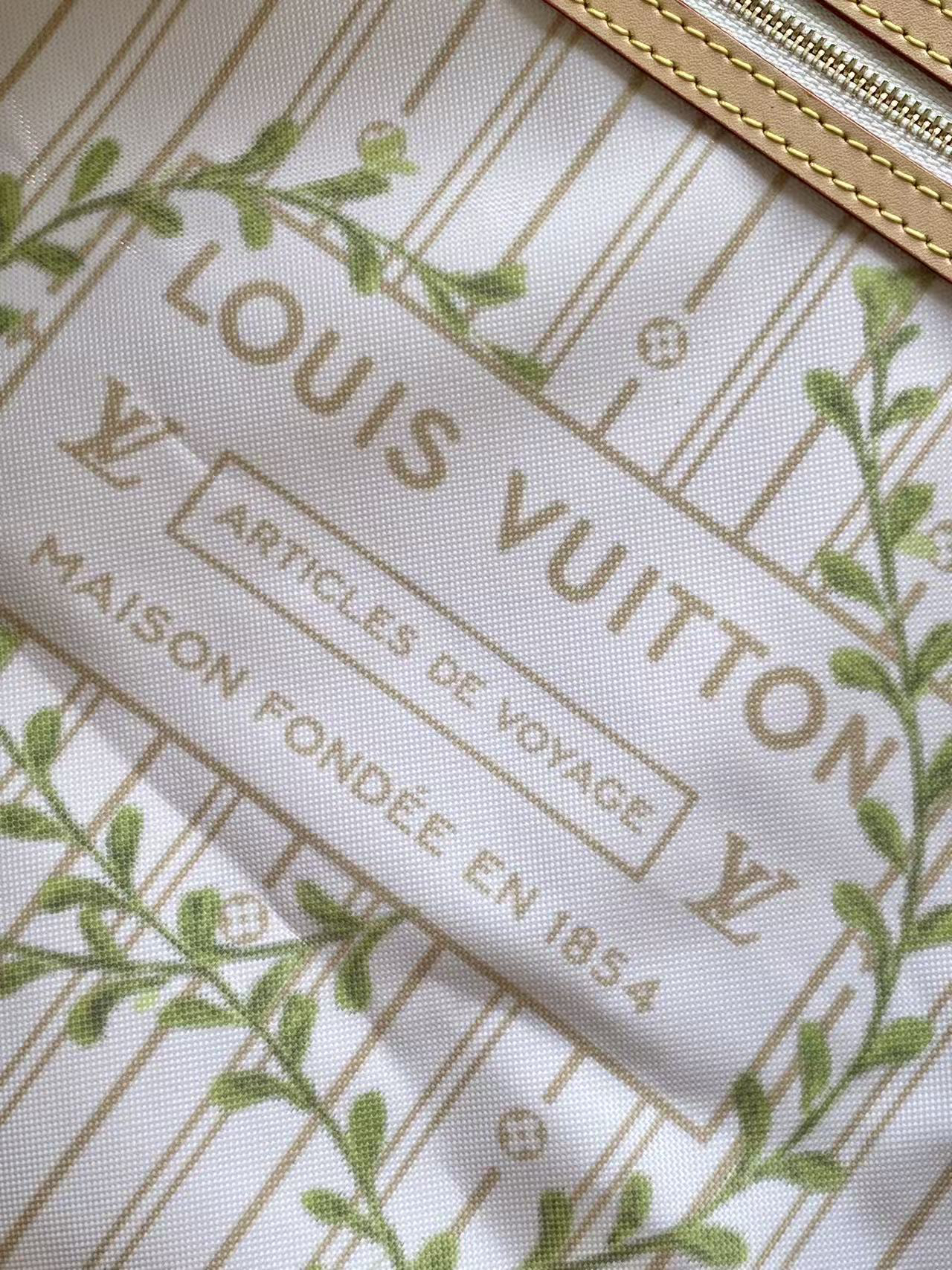 Louis Vuitton Keepall Bandouliere 45 Travel Bag in LV Stamp Canvas - Image 9