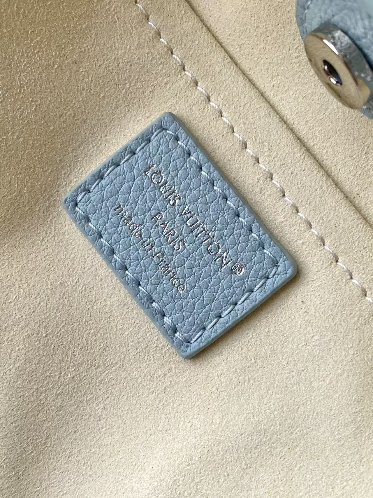 Louis Vuitton Mahina All Around Small Handbag - Image 9