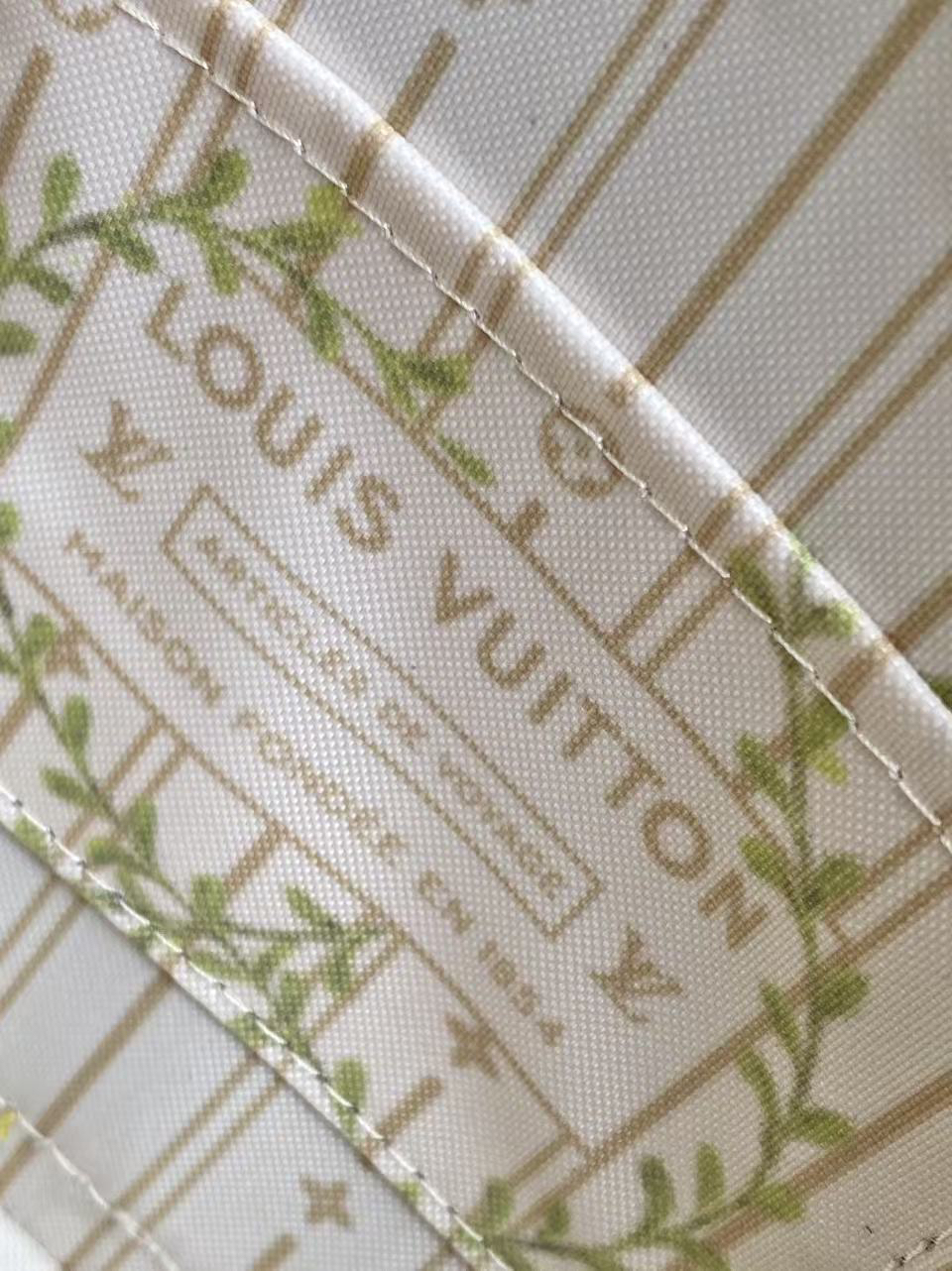 Louis Vuitton Alma BB Handbag in Beige Monogram Canvas - Image 9