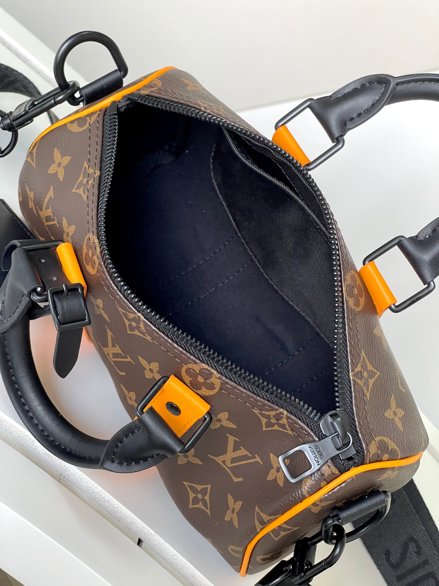 Keepall 25 Monogram Eclipse Reverse Handbag - Image 9