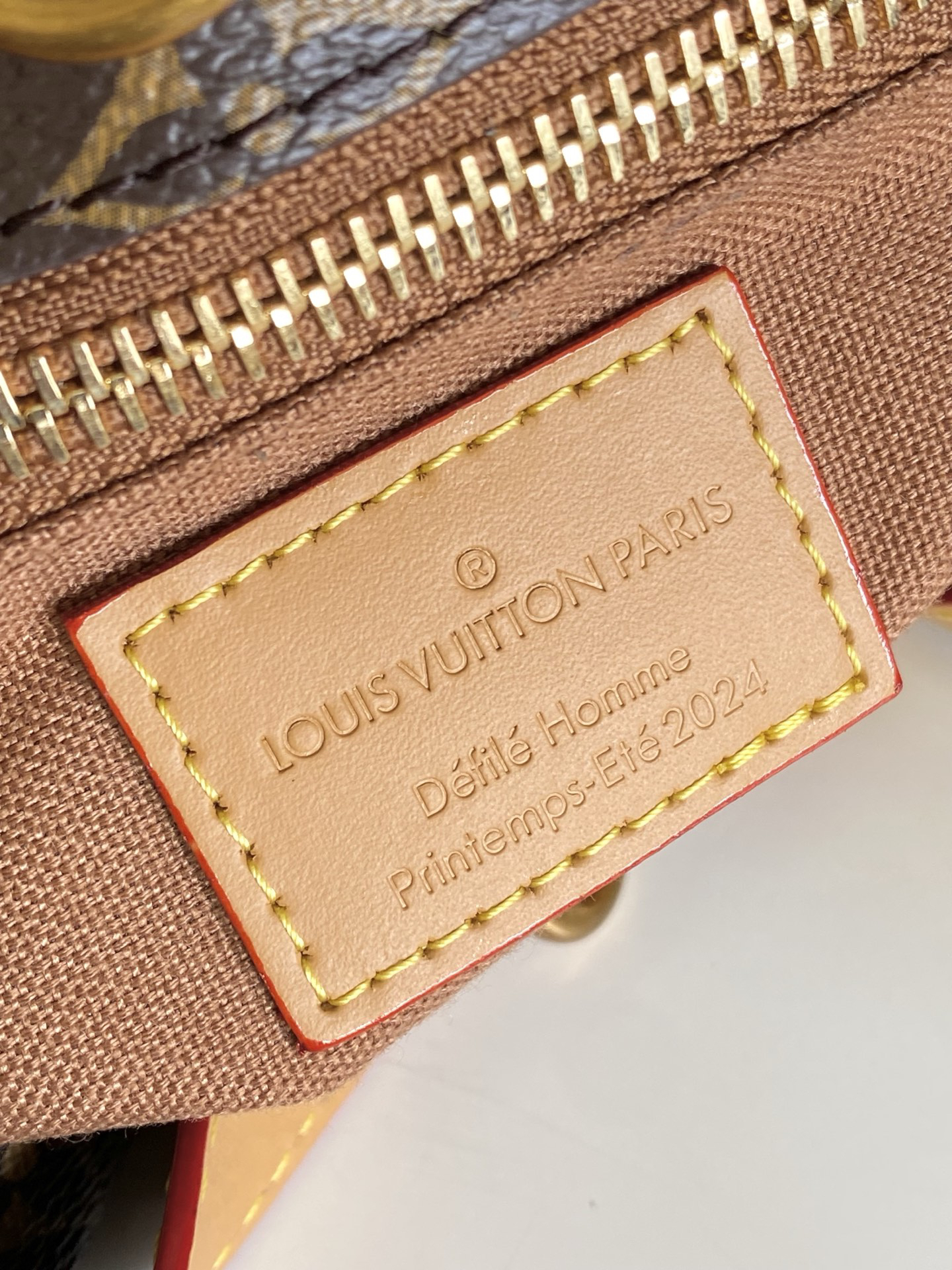 Louis Vuitton Leather Top-Handle Handbag with Detachable Shoulder Strap - Image 9