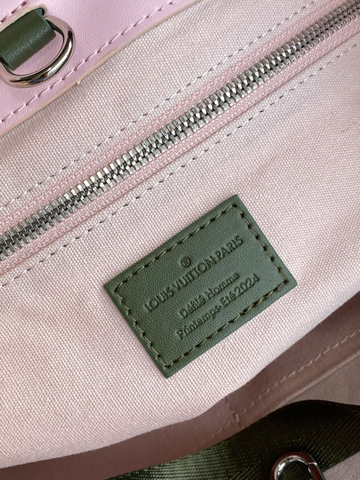Louis Vuitton Medium Leather Handbag with Detachable Shoulder Strap - Image 9