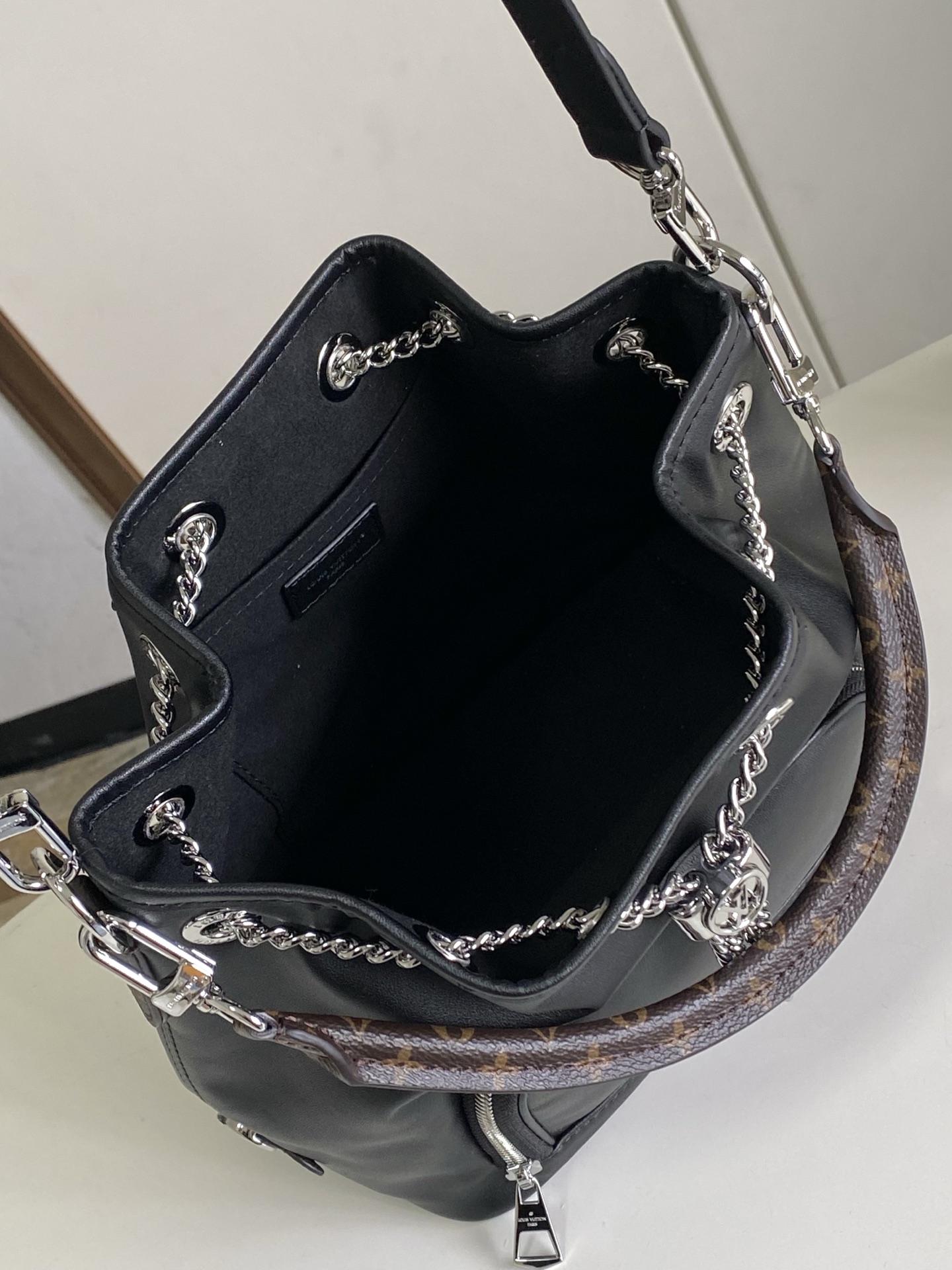 Louis Vuitton No Way Handbag M14377 - Image 9