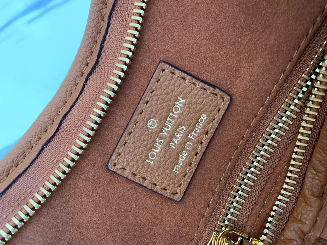 Louis Vuitton CarryAll PM Monogram Leather Handbag - Image 9