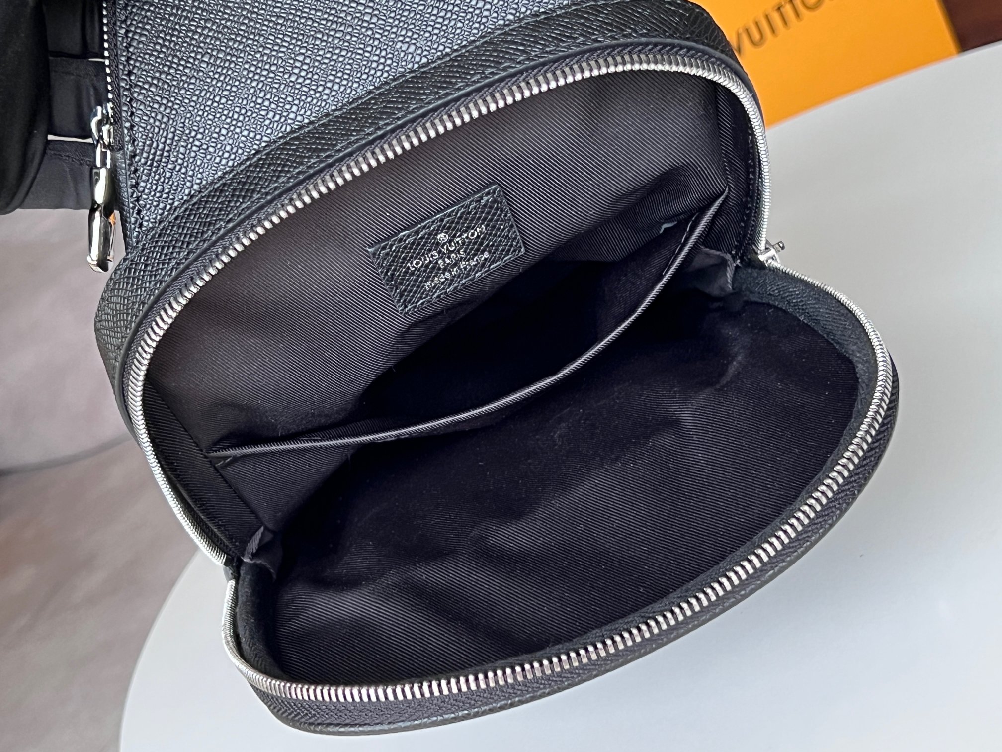 Louis Vuitton Avenue Crossbody Bag M30863 in Black Taiga Leather - Image 9