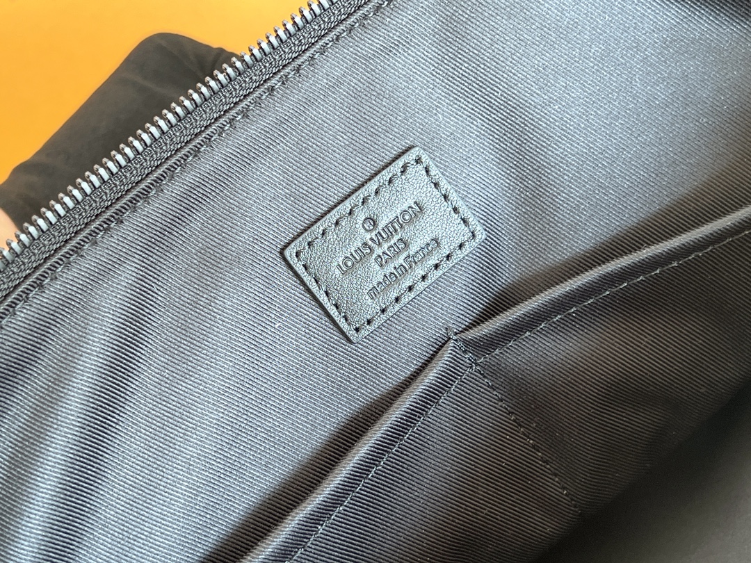 Louis Vuitton Taiga Briefcase M59159 - Image 9