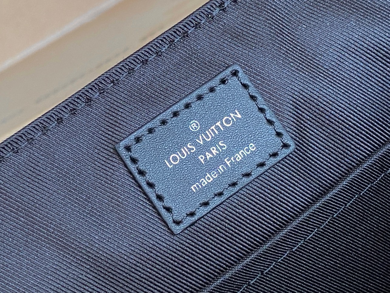 Louis Vuitton District Small Messenger Bag N42711 in Damier Infini Canvas - Image 9