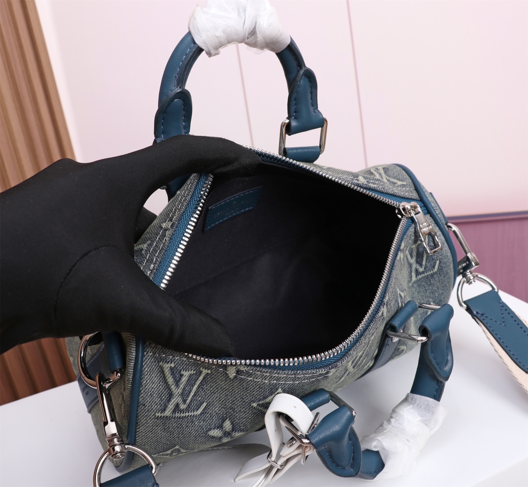 Keepall Bandouliere 25 Monogram Washed Denim Handbag - Image 9