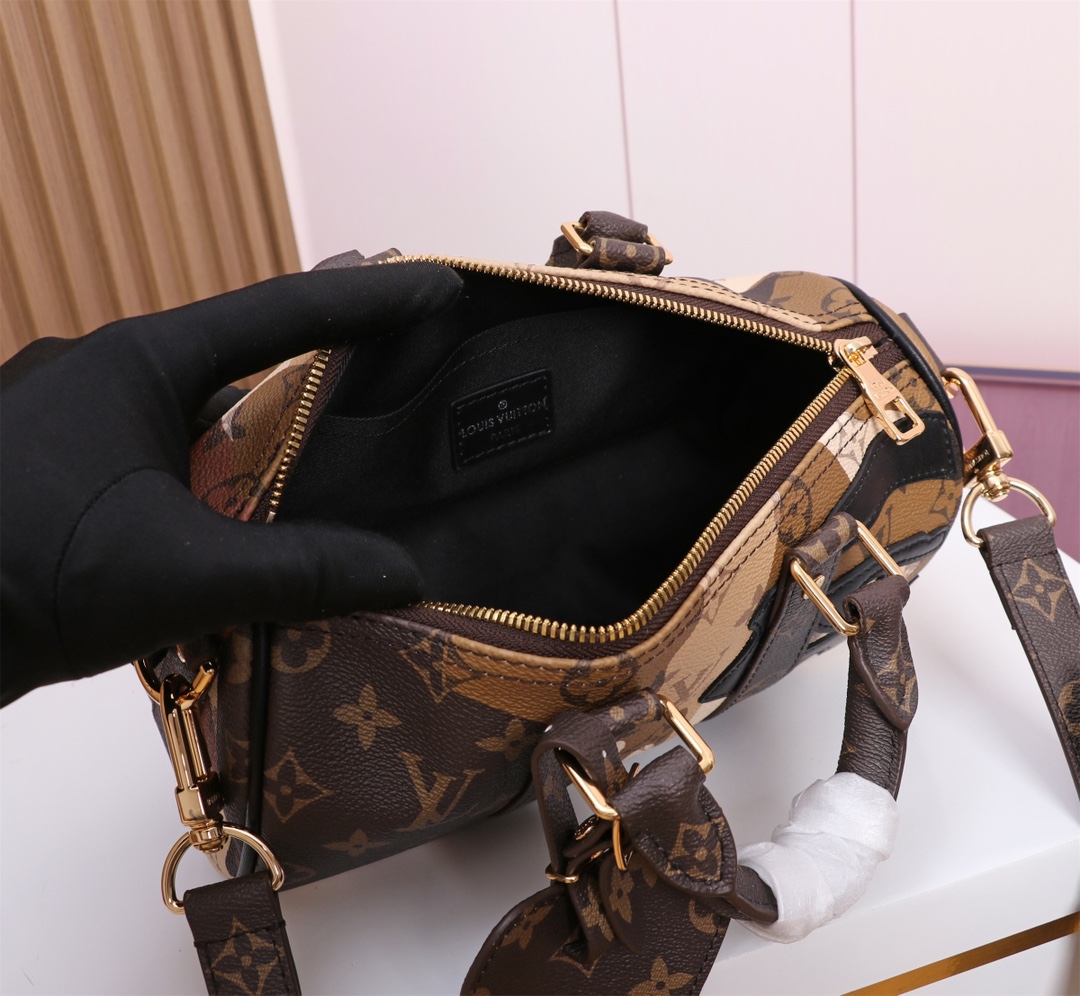 Louis Vuitton Keepall Bandouliere 25 Travel Bag in Brown - Image 9