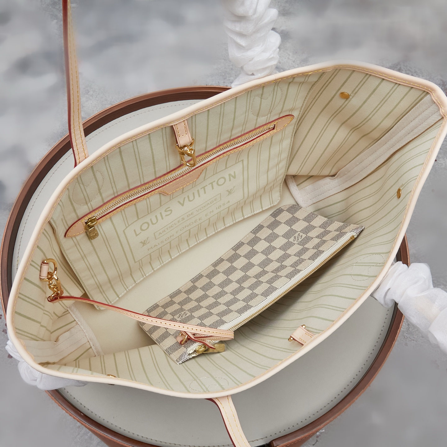 Louis Vuitton Neverfull Classic Tote Bag - Image 9