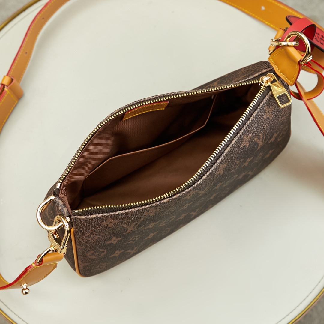 Louis Vuitton Pochette Accessoire XL - Image 9